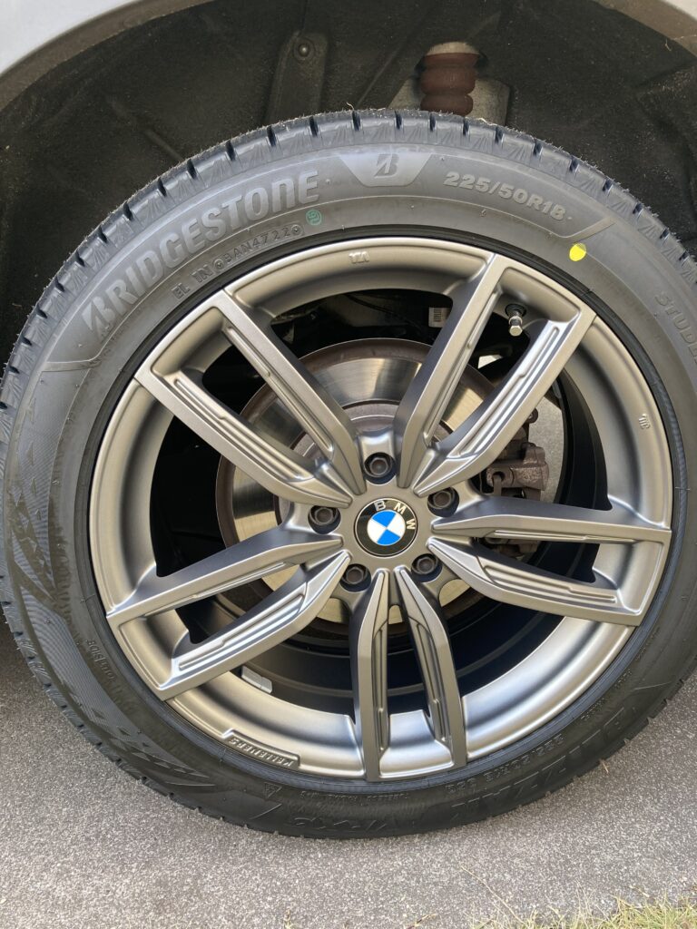 BMW_X1のタイヤをスタッドレスタイヤに交換で脱ランフラット！タイヤ